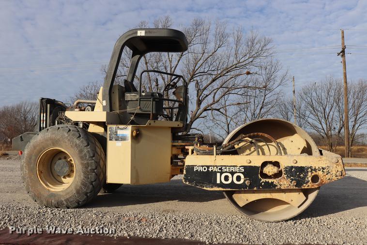 image for item EC9370 2000 Ingersoll Rand SD100D Pro Pac single drum vibratory roller
