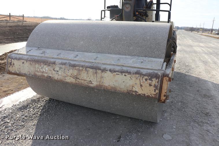 image for item EC9370 2000 Ingersoll Rand SD100D Pro Pac single drum vibratory roller
