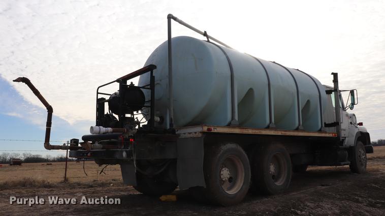 image for item EC9371 1995 Ford L9000 flatbed truck