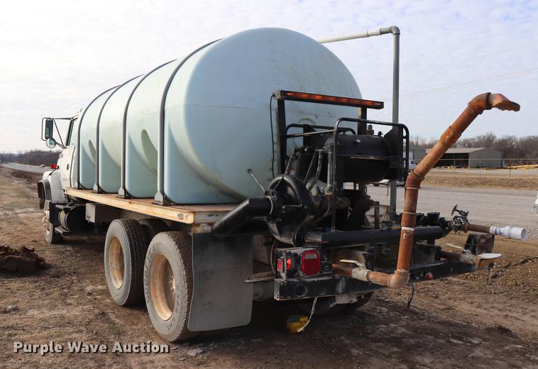 image for item EC9371 1995 Ford L9000 flatbed truck