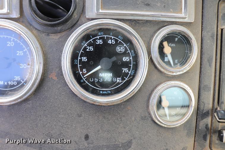 image for item EC9371 1995 Ford L9000 flatbed truck