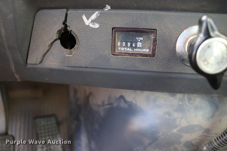 image for item EC9371 1995 Ford L9000 flatbed truck