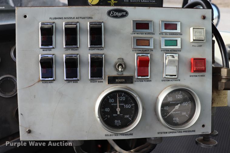 image for item EC9371 1995 Ford L9000 flatbed truck