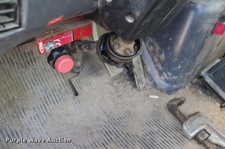 image for item EC9371 1995 Ford L9000 flatbed truck