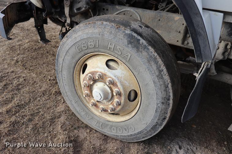 image for item EC9371 1995 Ford L9000 flatbed truck