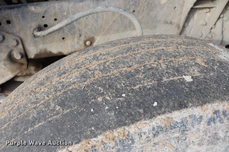 image for item EC9371 1995 Ford L9000 flatbed truck