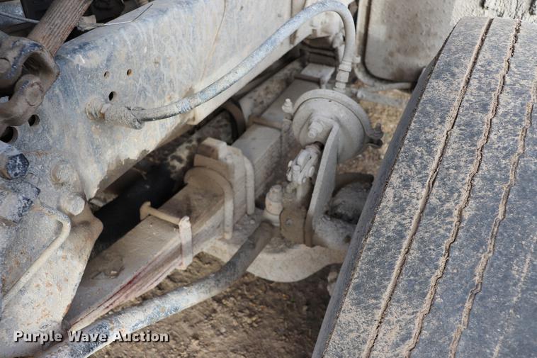 image for item EC9371 1995 Ford L9000 flatbed truck