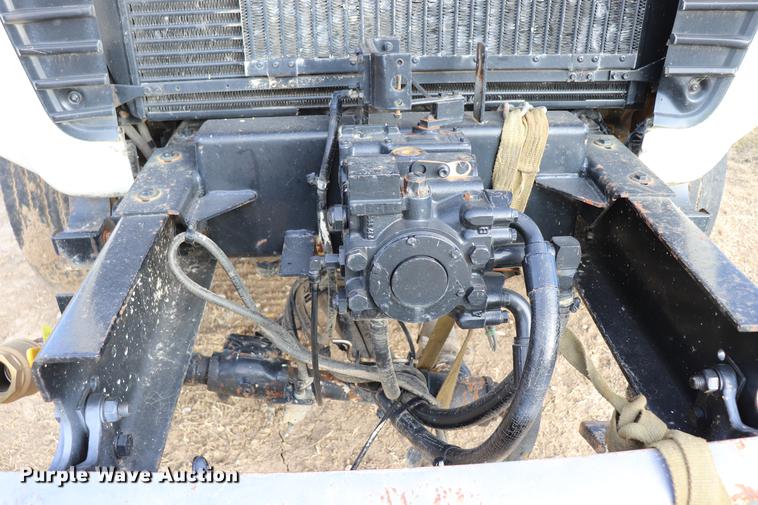 image for item EC9371 1995 Ford L9000 flatbed truck