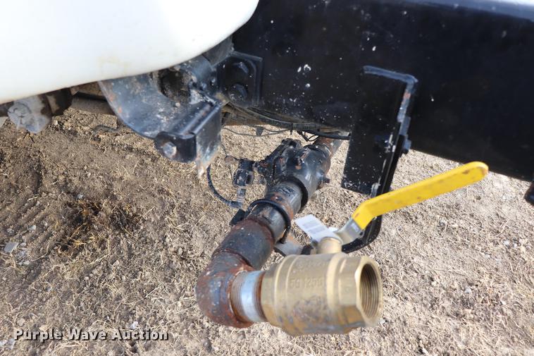 image for item EC9371 1995 Ford L9000 flatbed truck