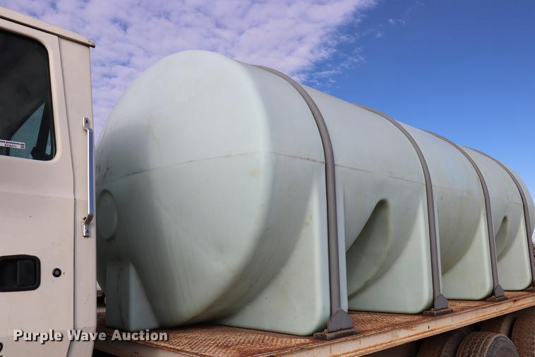 image for item EC9371 1995 Ford L9000 flatbed truck