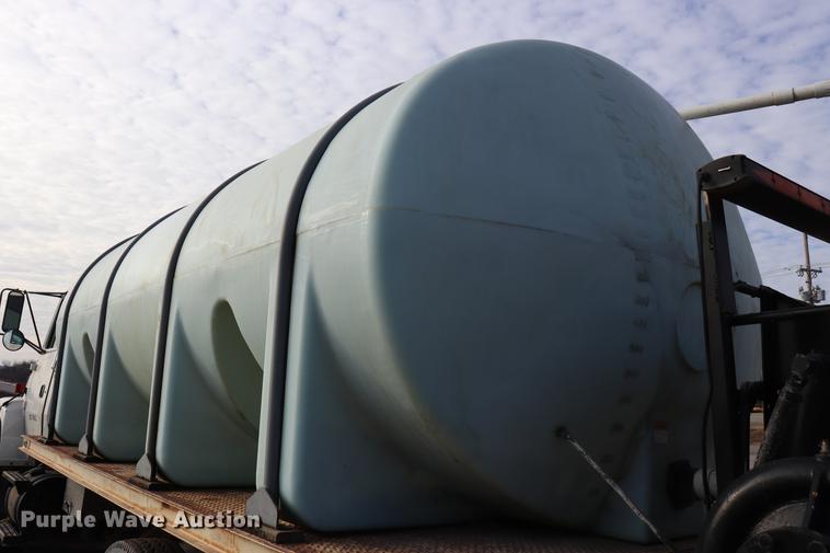 image for item EC9371 1995 Ford L9000 flatbed truck