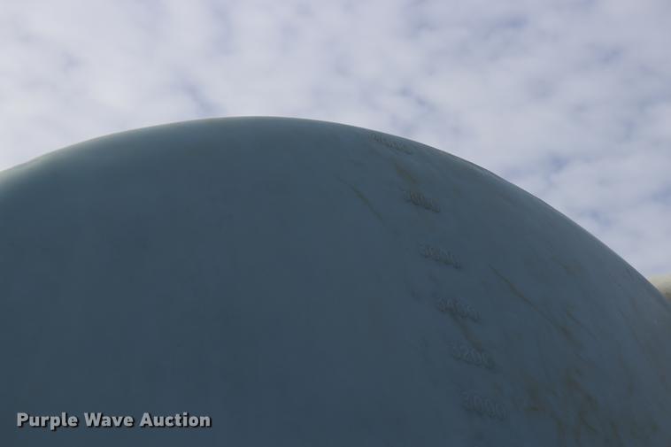 image for item EC9371 1995 Ford L9000 flatbed truck