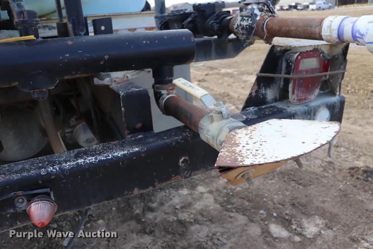 image for item EC9371 1995 Ford L9000 flatbed truck