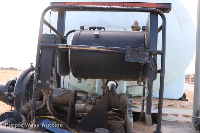 image for item EC9371 1995 Ford L9000 flatbed truck