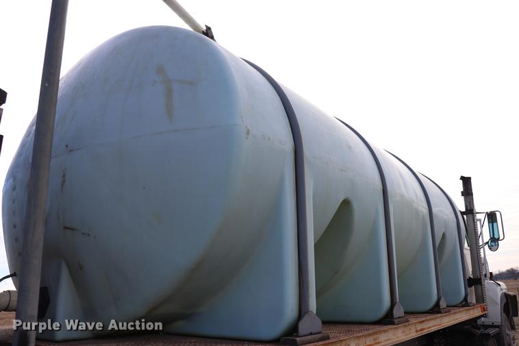 image for item EC9371 1995 Ford L9000 flatbed truck