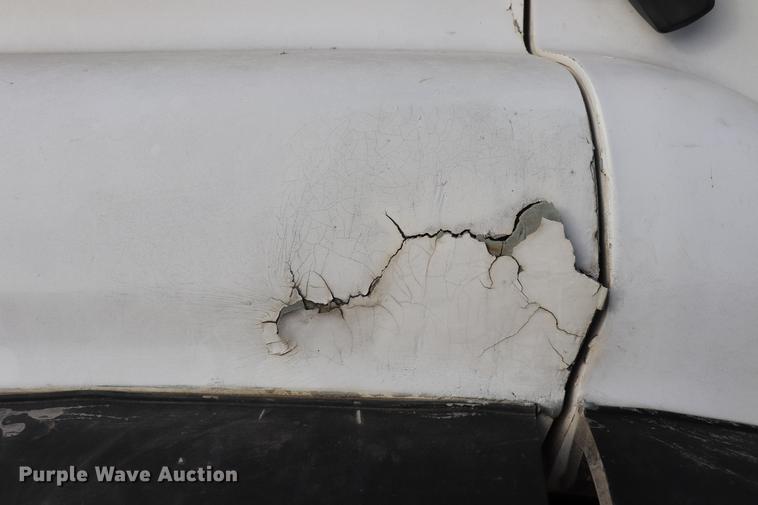 image for item EC9371 1995 Ford L9000 flatbed truck