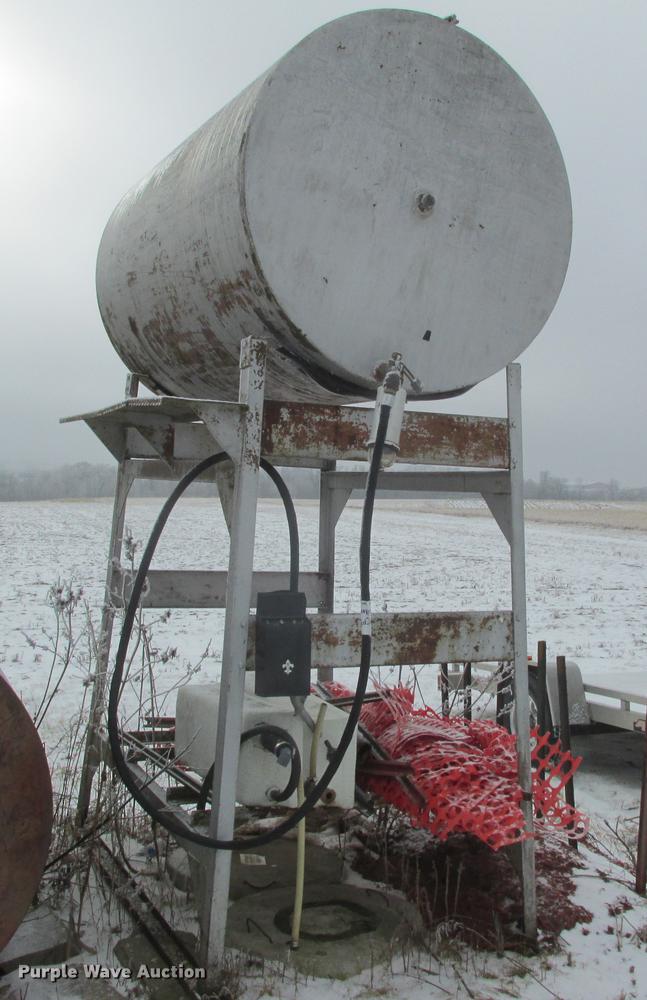 image for item K6072 500 gallon fuel tank