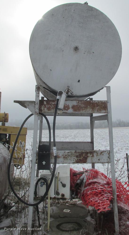 image for item K6072 500 gallon fuel tank