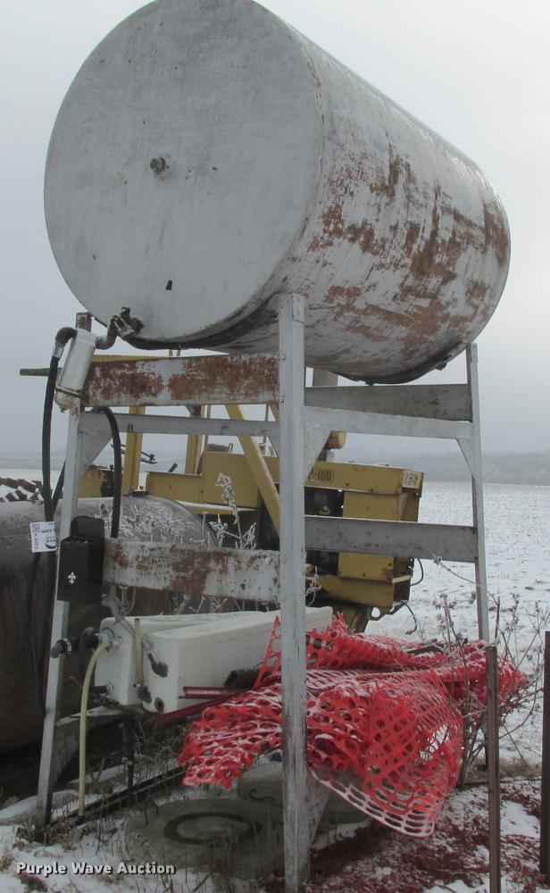 image for item K6072 500 gallon fuel tank