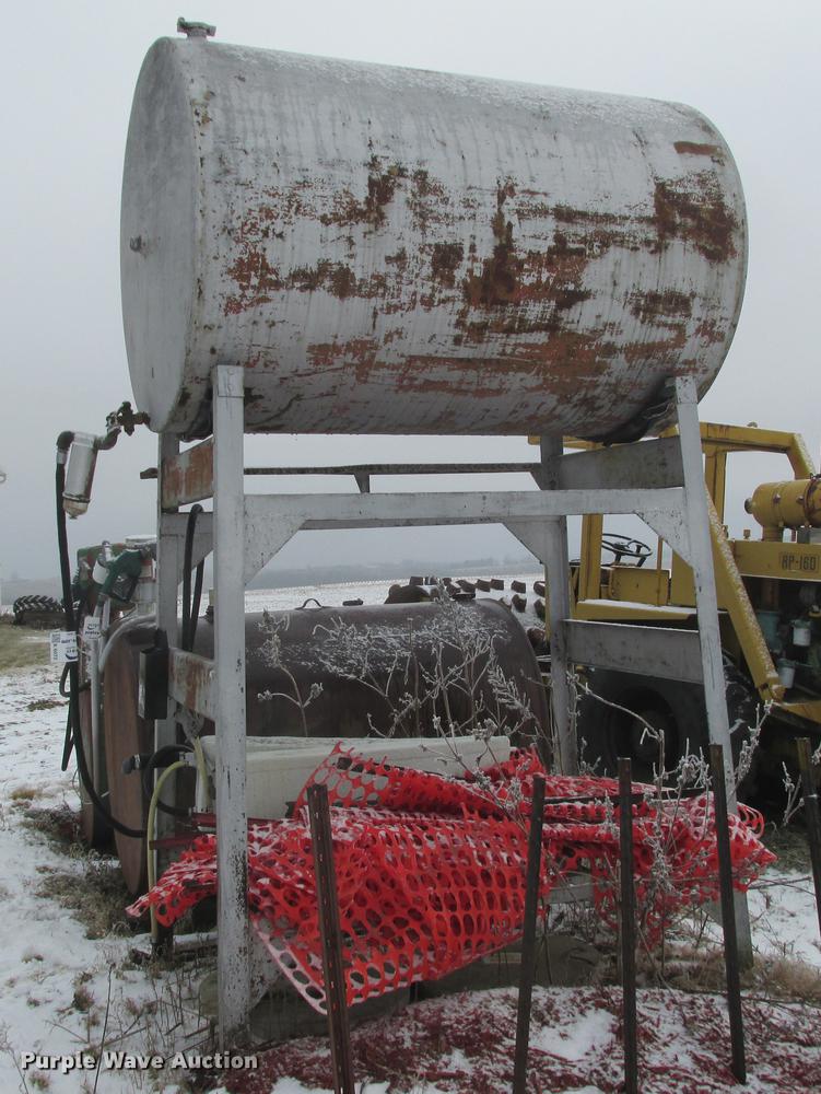 image for item K6072 500 gallon fuel tank