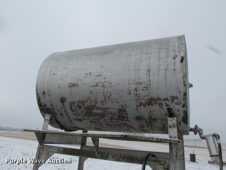 image for item K6072 500 gallon fuel tank