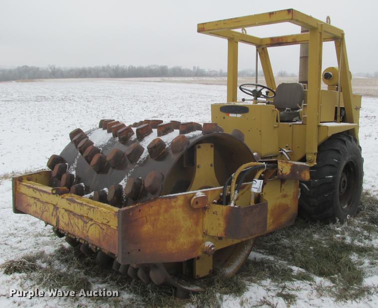 image for item K6074 1982 Tampo RP16D single drum vibrator compactor