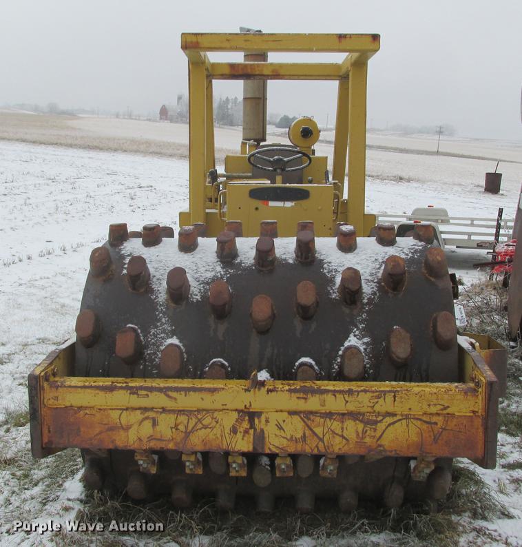 image for item K6074 1982 Tampo RP16D single drum vibrator compactor