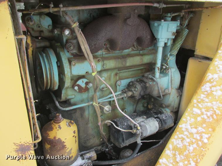 image for item K6074 1982 Tampo RP16D single drum vibrator compactor