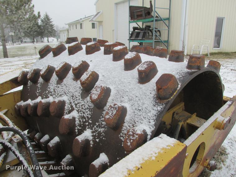 image for item K6074 1982 Tampo RP16D single drum vibrator compactor