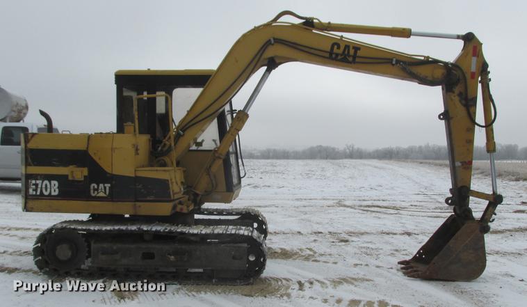 image for item K6075 1991 Caterpillar E70B excavator
