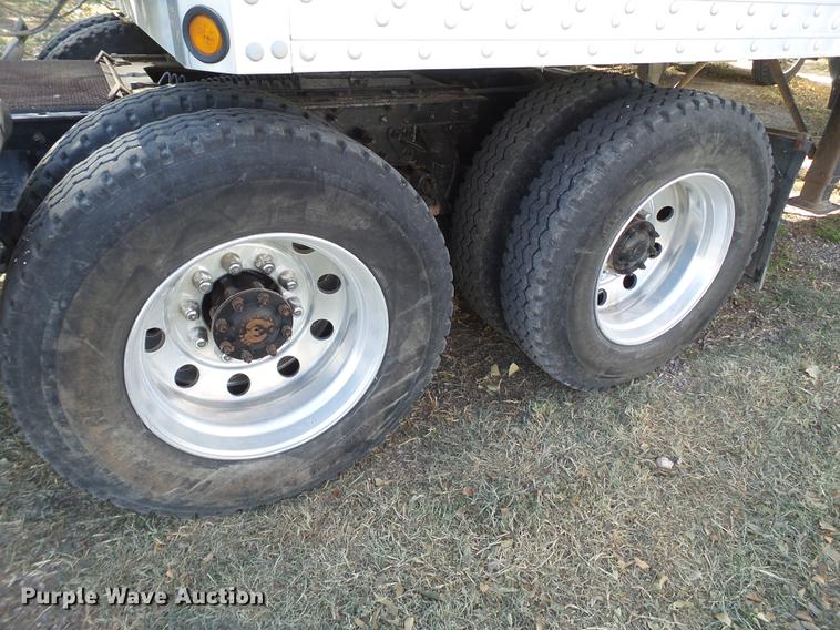 image for item BJ9850 2000 Mack CH613 semi truck