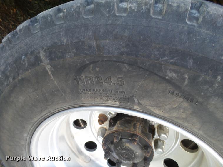 image for item BJ9850 2000 Mack CH613 semi truck