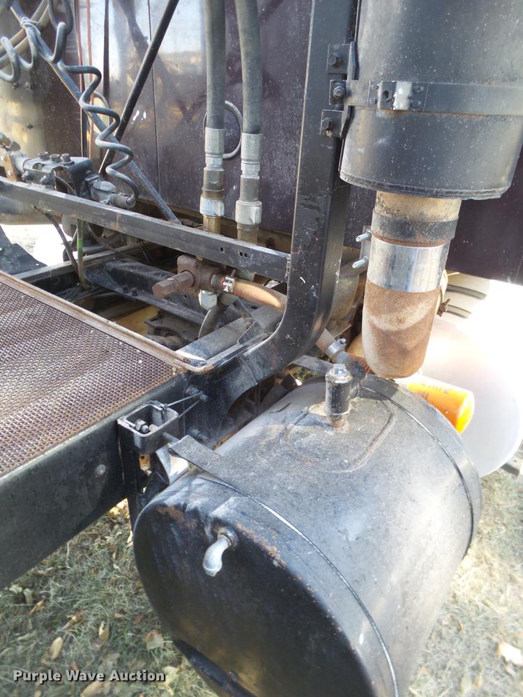 image for item BJ9850 2000 Mack CH613 semi truck