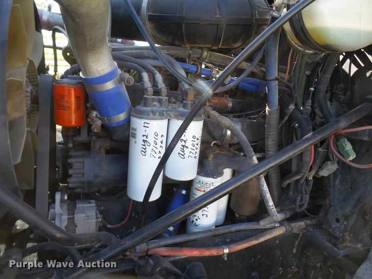 image for item BJ9850 2000 Mack CH613 semi truck