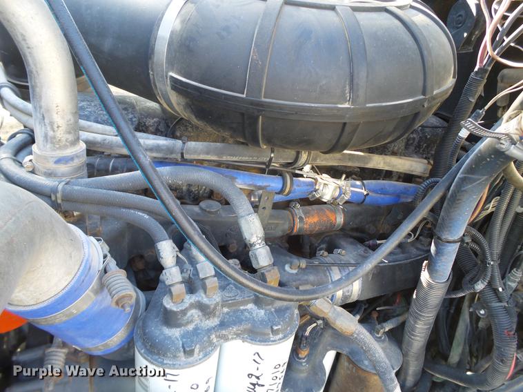 image for item BJ9850 2000 Mack CH613 semi truck