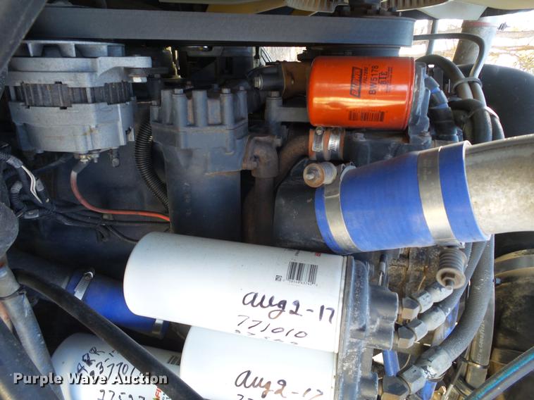 image for item BJ9850 2000 Mack CH613 semi truck