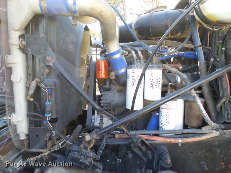 image for item BJ9850 2000 Mack CH613 semi truck