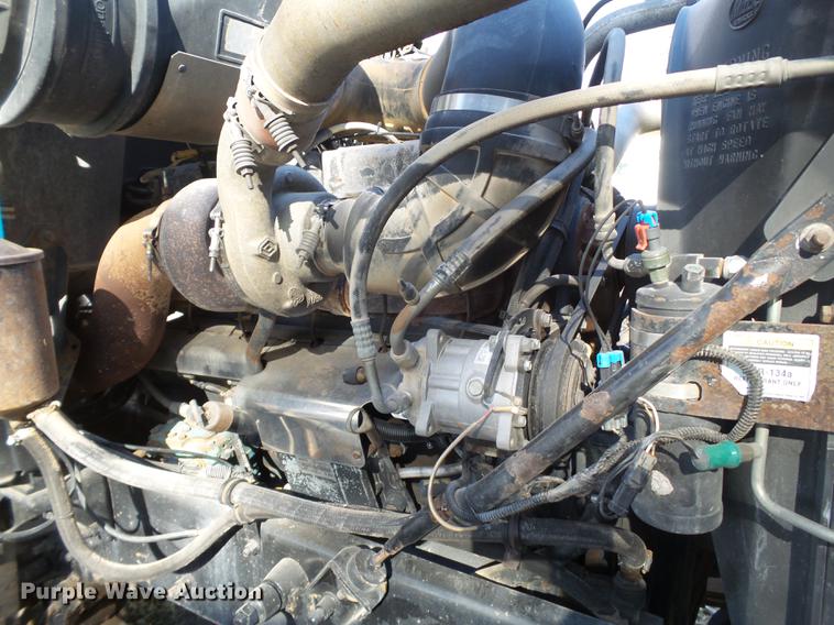 image for item BJ9850 2000 Mack CH613 semi truck