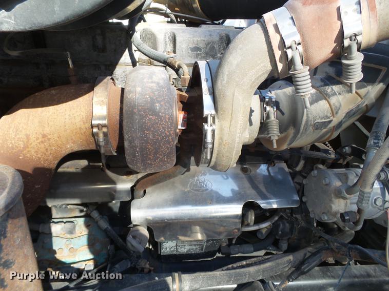 image for item BJ9850 2000 Mack CH613 semi truck