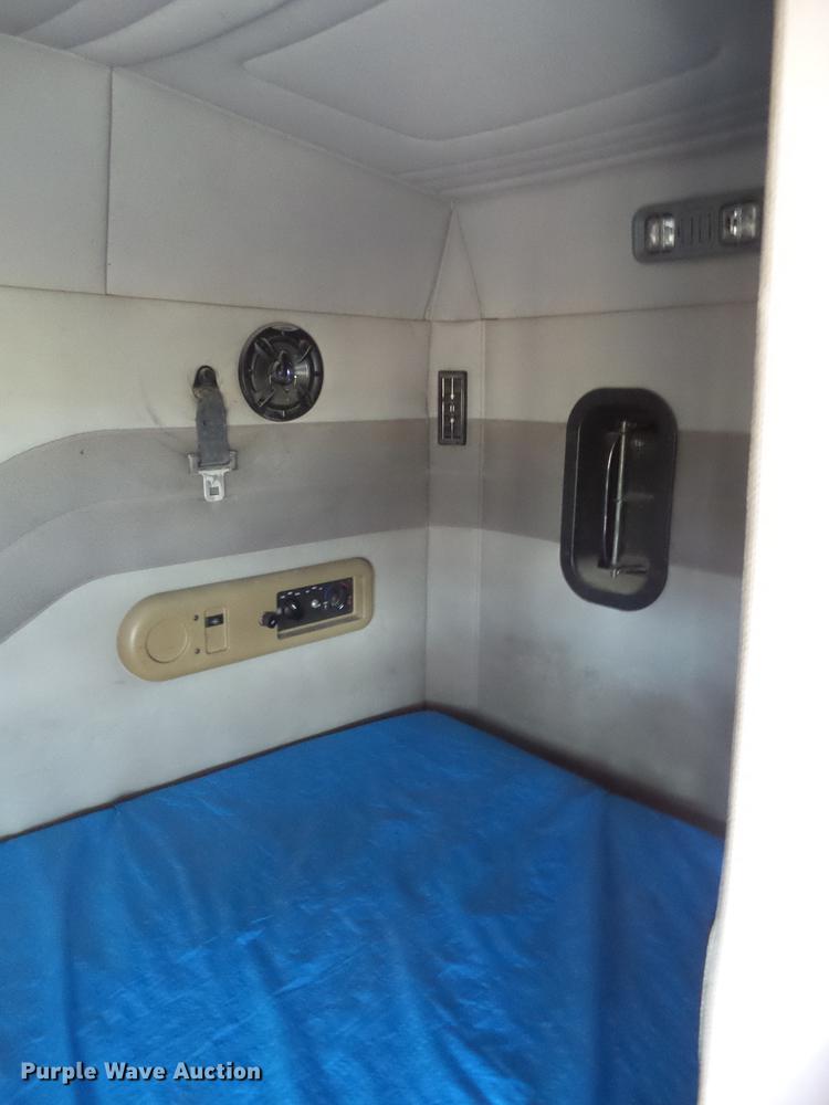 image for item BJ9850 2000 Mack CH613 semi truck