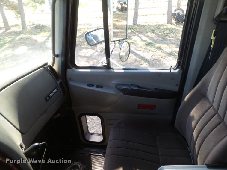 image for item BJ9850 2000 Mack CH613 semi truck