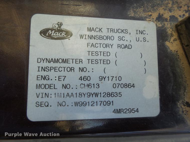 image for item BJ9850 2000 Mack CH613 semi truck