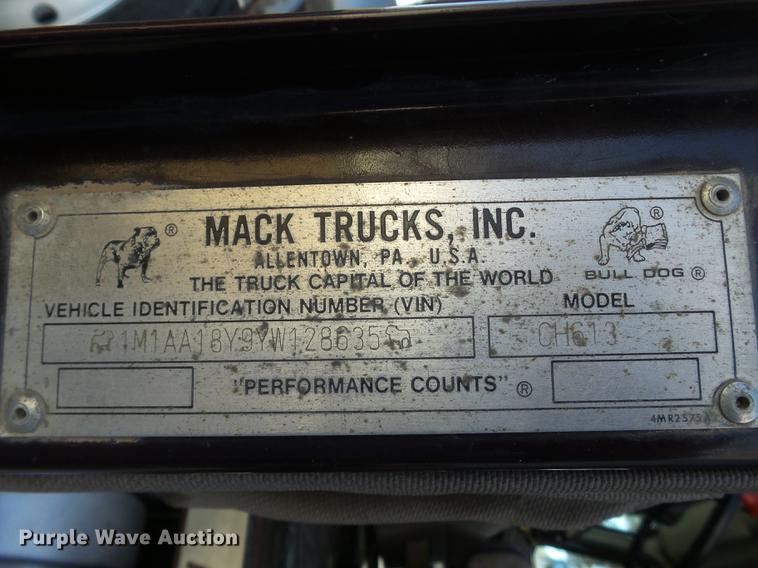image for item BJ9850 2000 Mack CH613 semi truck