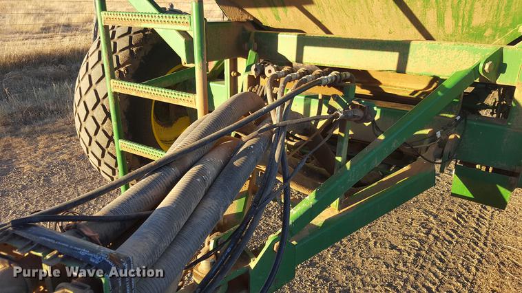 image for item BJ9915 John Deere 1850 air seeder