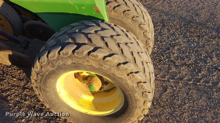 image for item BJ9915 John Deere 1850 air seeder