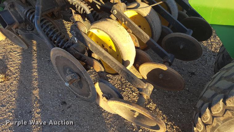 image for item BJ9915 John Deere 1850 air seeder