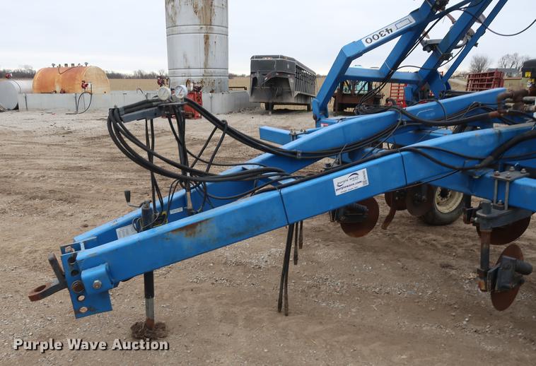 image for item DA6565 DMI Nutri-Placr 4300 anhydrous ammonia applicator