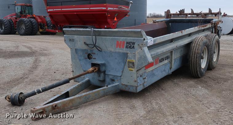 image for item DA6566 New Idea 3632 manure spreader