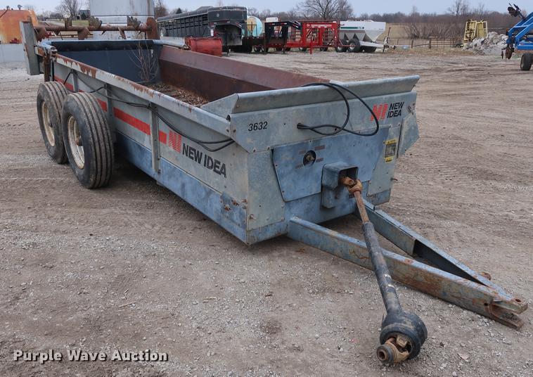 image for item DA6566 New Idea 3632 manure spreader