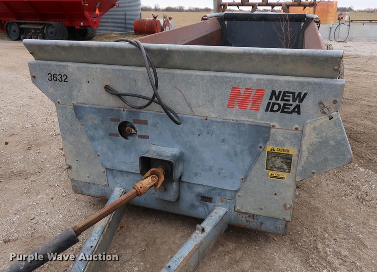 image for item DA6566 New Idea 3632 manure spreader
